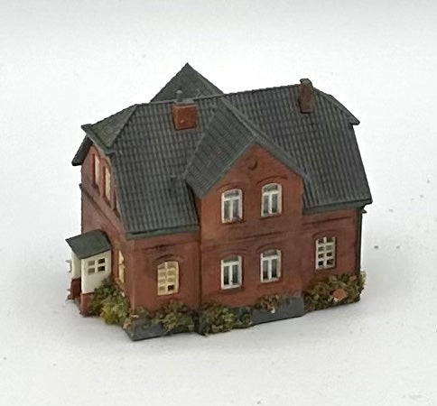 Kibri Z Scale 2-Story Custom Painted/Weathered Town House Lighted