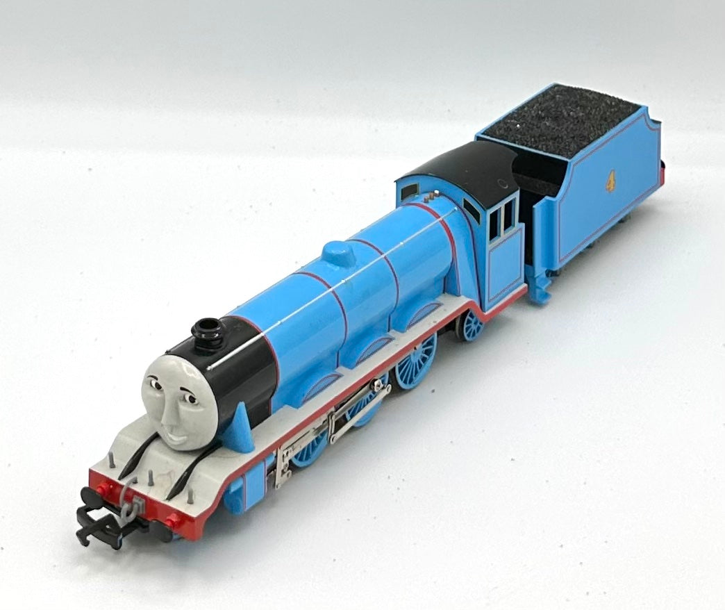 Bachmann HO Scale Thomas & Friends Gordon "4" Engine + 3 76034 Composite Coaches