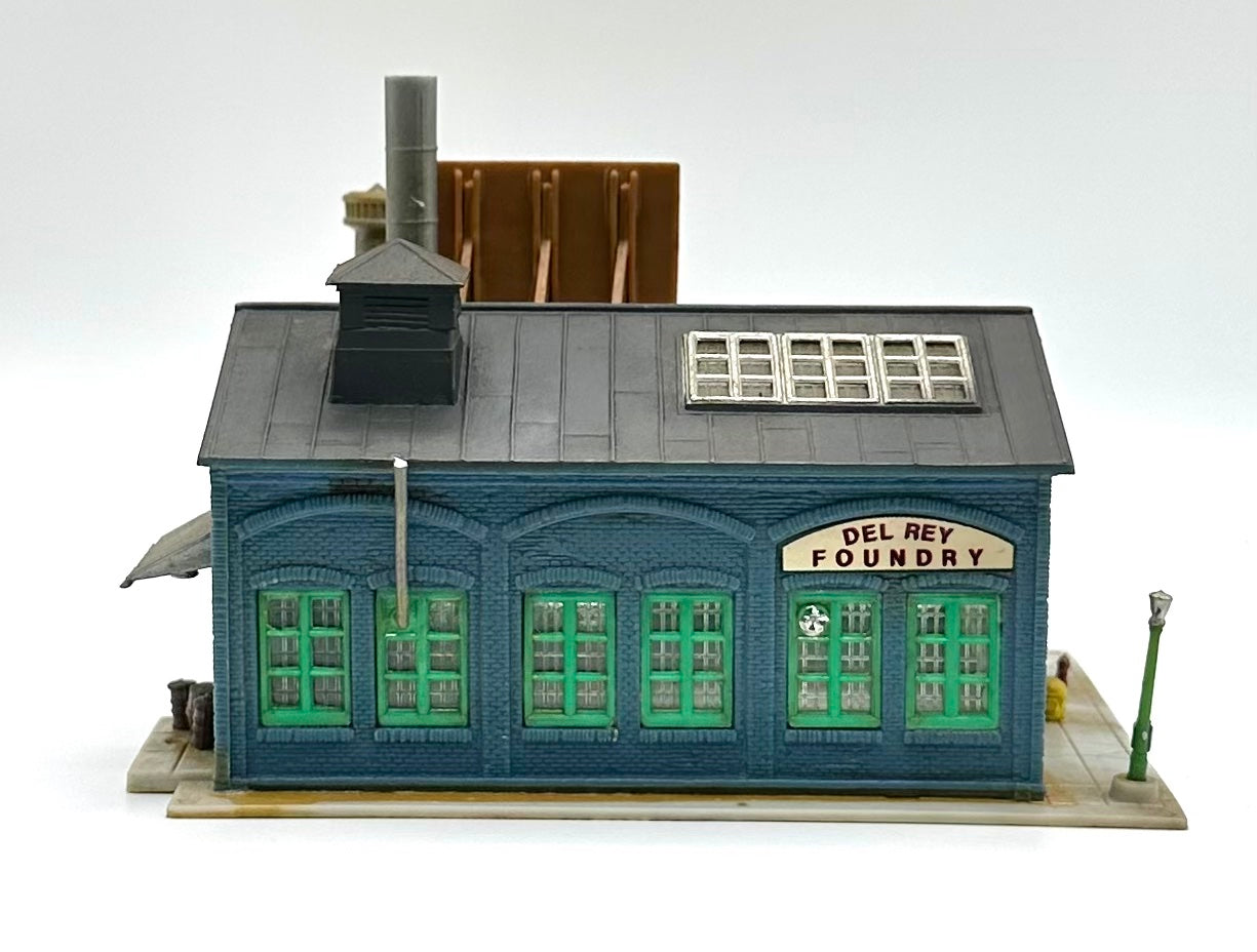 Revell N Scale Single Story Del Rey Foundry New Old Stock.