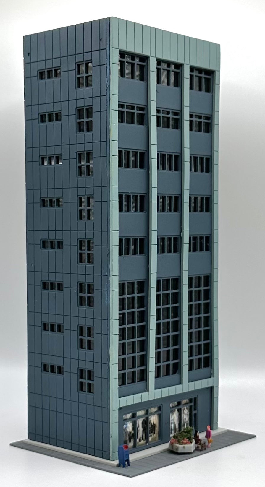 N Scale 9 Story Office Building Customized Paint,Window Treatment, Side Walk Figures