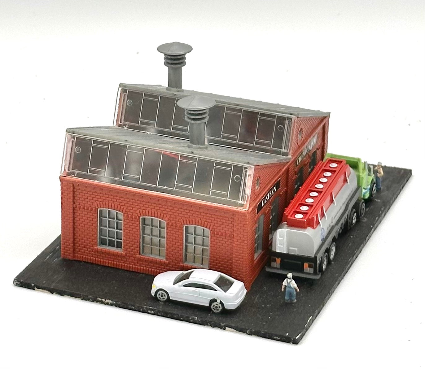 Model Power 2575 N Scale Custom "Eastern Chemicals Co," Fully Assembled Lighted Diorama