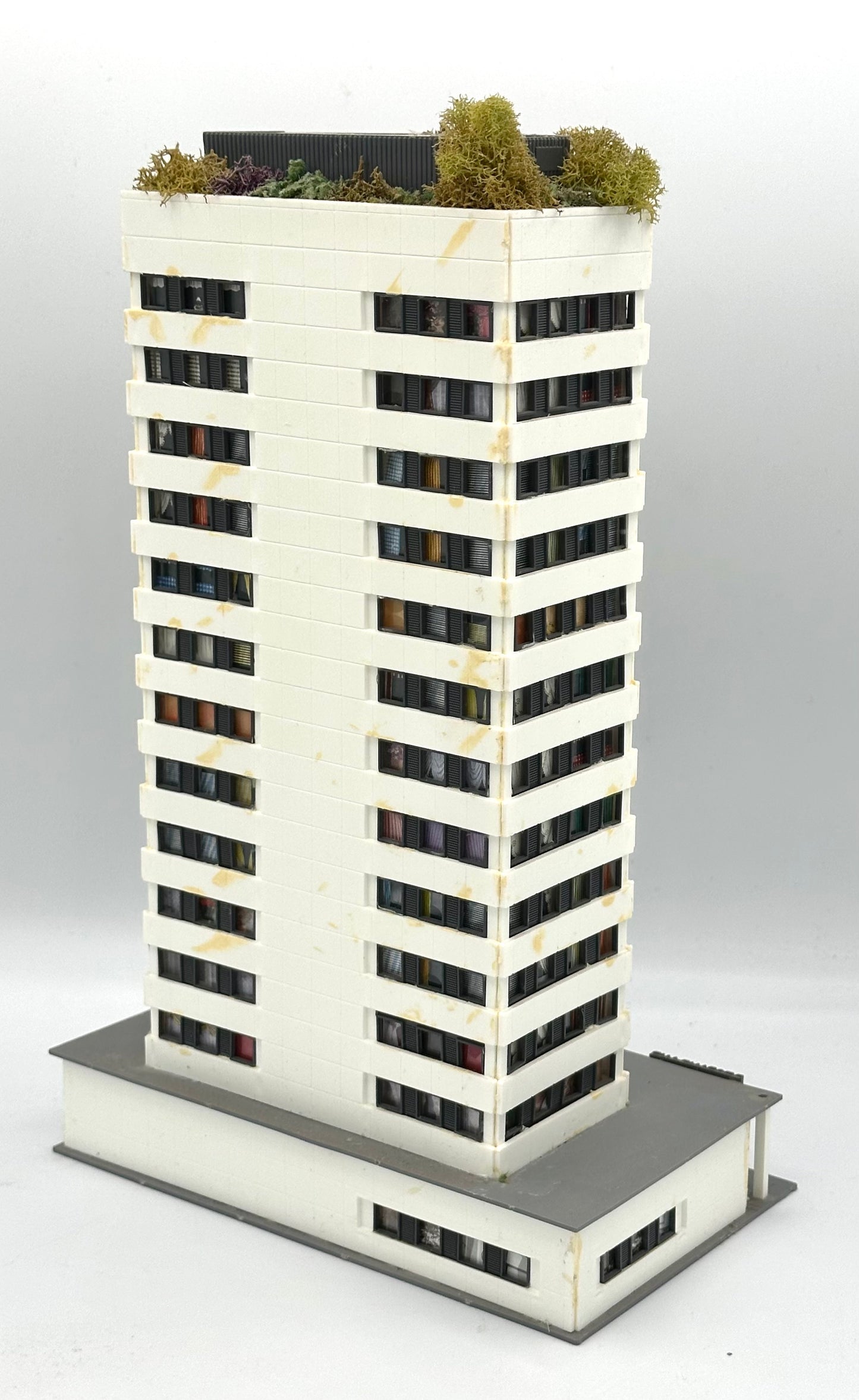 N Scale 13-Story Grand Hotel Fully Assembled
