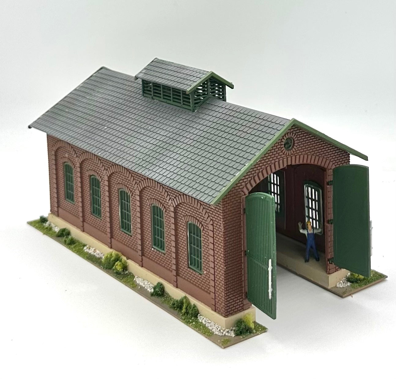 Heljan 1761 HO Scale Custom Painted Fully Assembled Engine Shed