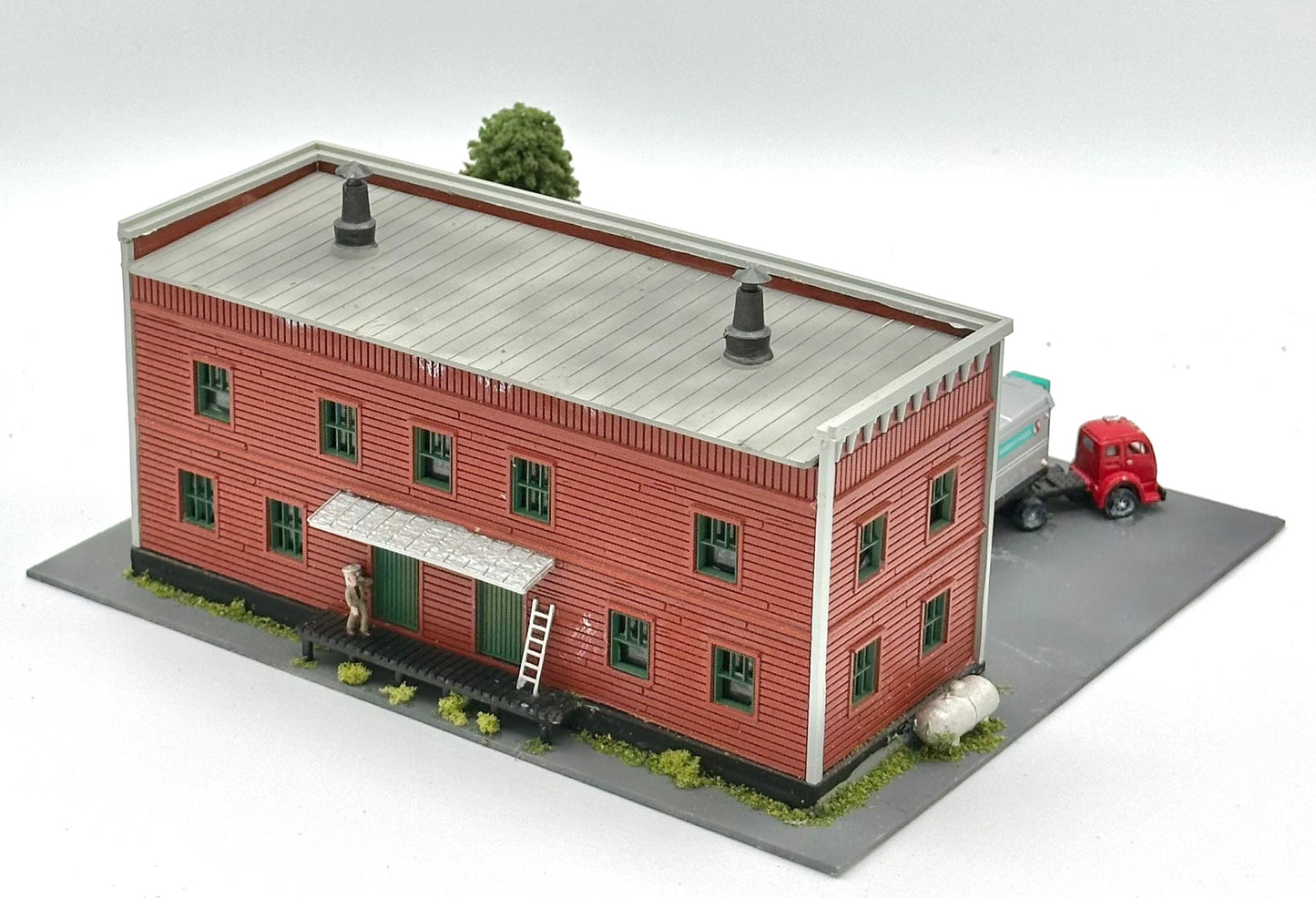 Heljan Con-Cor N Scale Weathered Custom Furniture Factory Diorama