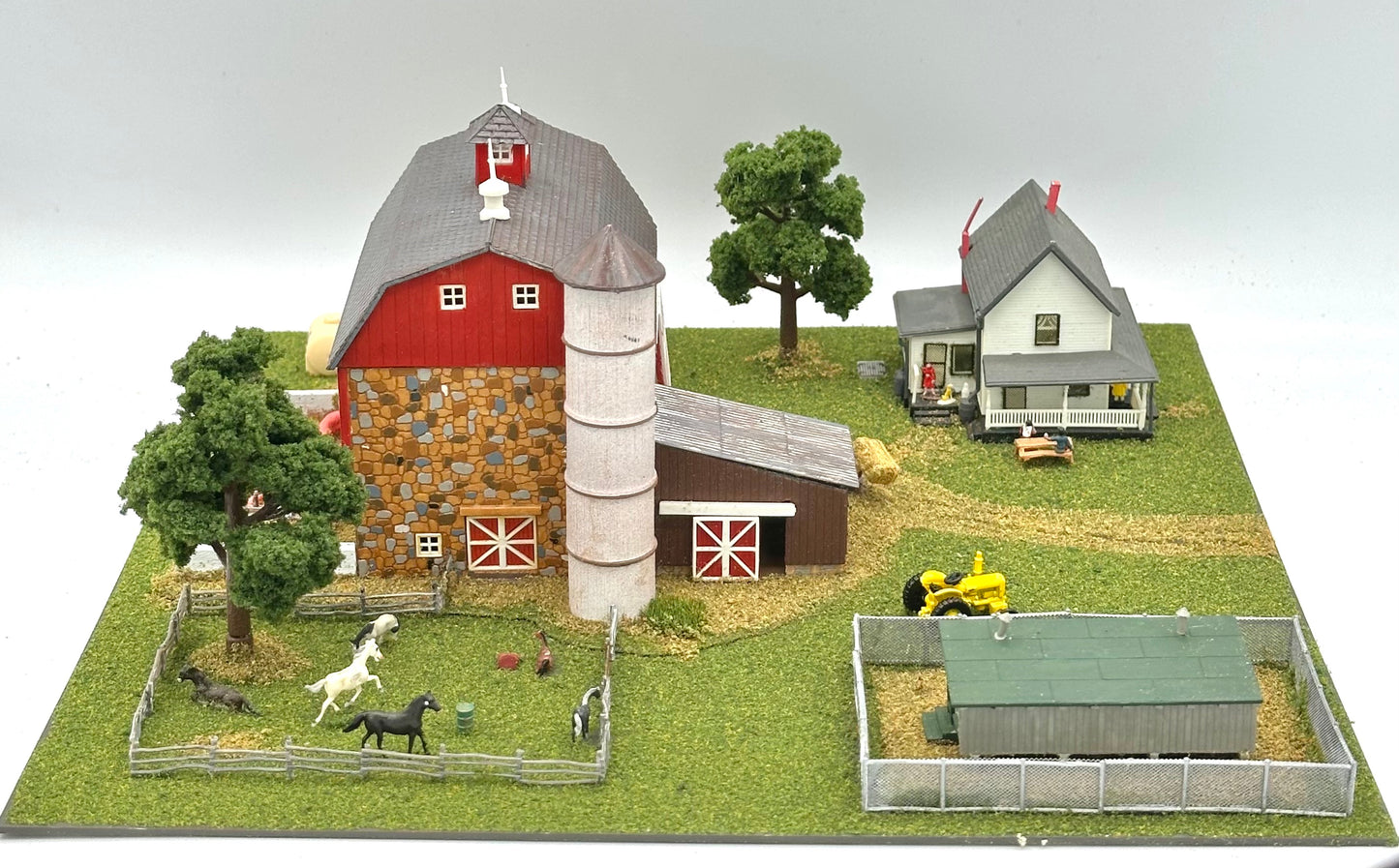 Model Power N Scale 1517 Custom Barn, Farm House, Chicken Coop, Silo, Farm Yard Diorama