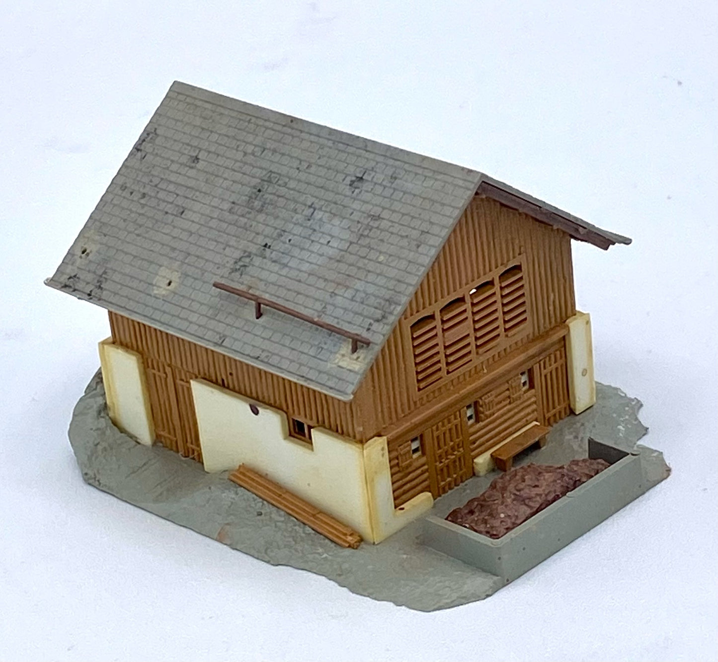 Kibri Z Scale 2-Story Apartments Custom Painted Swiss Style Chalet Building Full Assembled Lighted