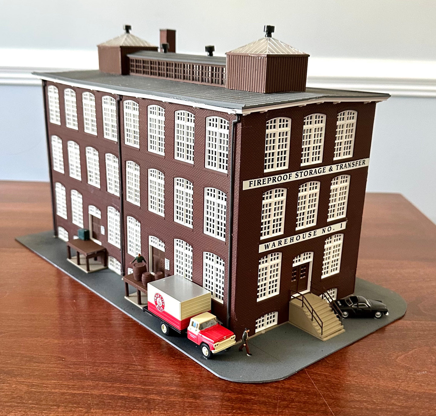 Walthers Cornerstone 933-306 HO Scale Front St. Warehouse Custom Painted Fully Assembled Diorama