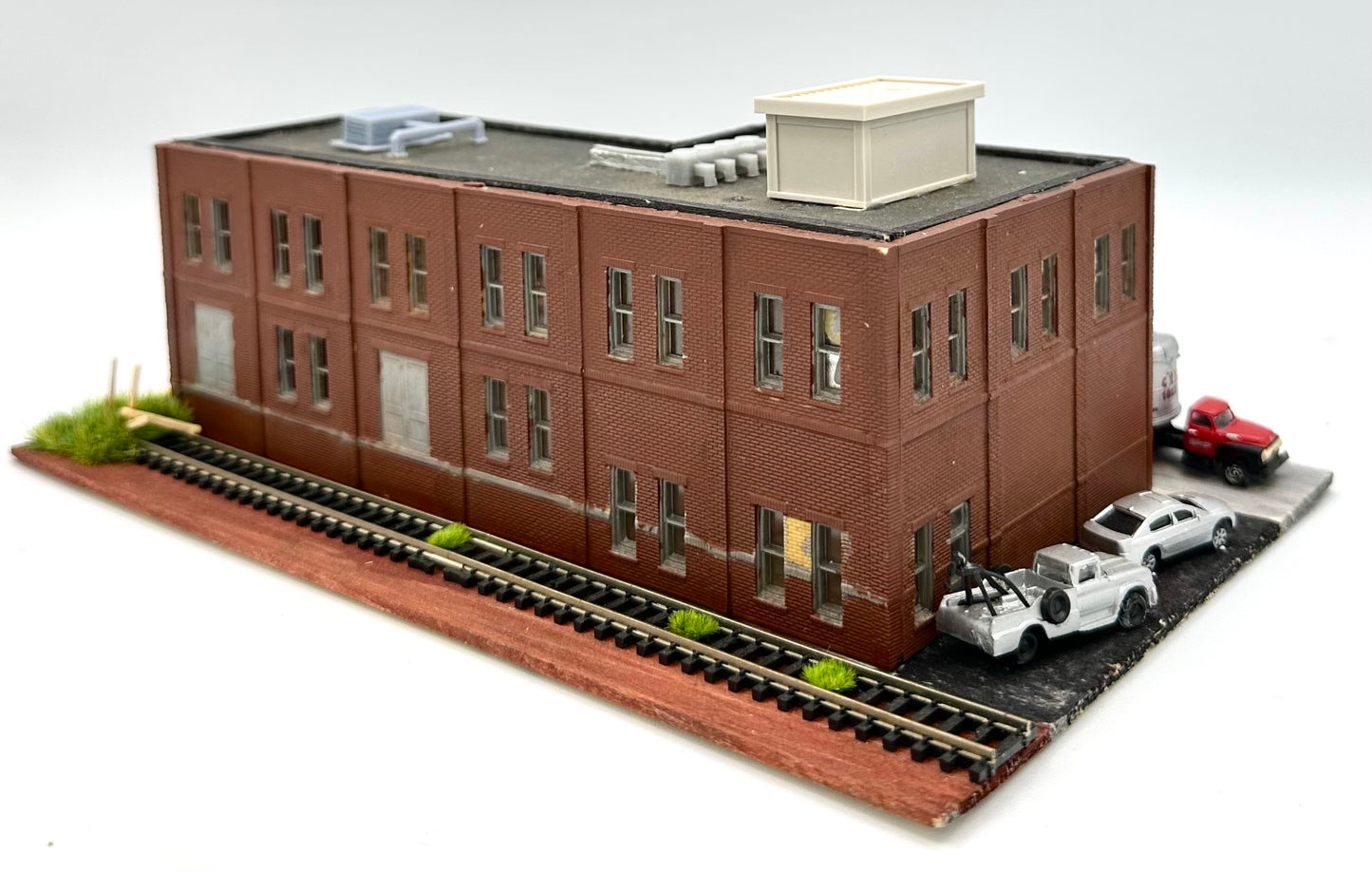 DPM N Scale Custom/Built Painted/Weathered 2Story Factory Trackside Warehouse Lighted New Diorama
