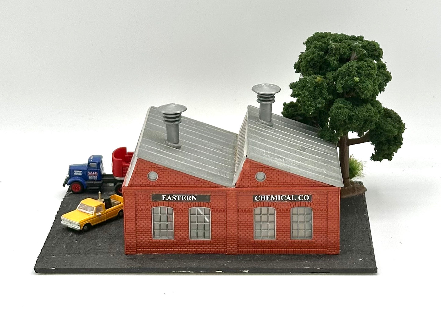Model Power 2575 N Scale Custom& "Eastern Chemicals Co," Fully Assembled Lighted Diorama