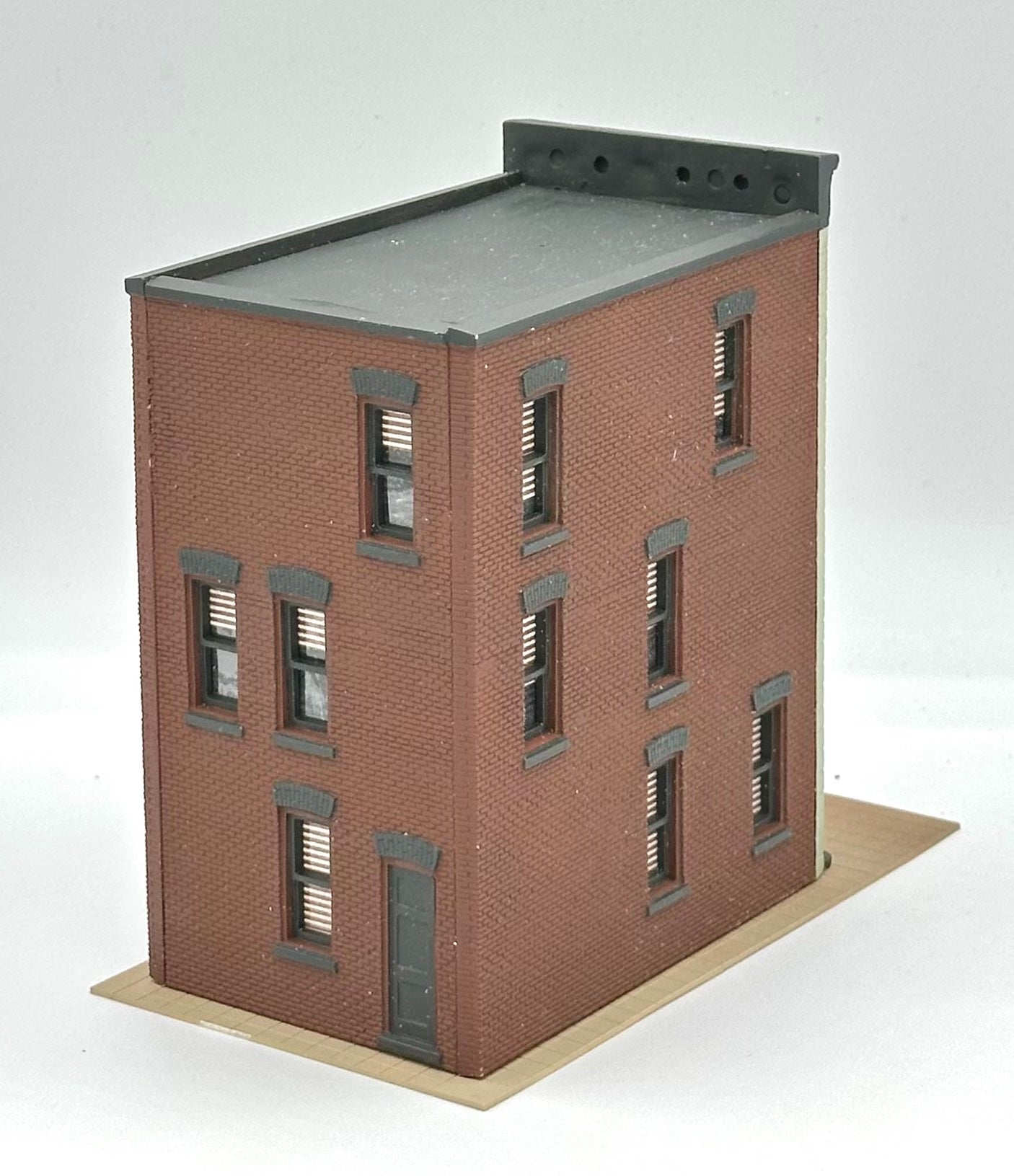 DPM Woodland Scenics HO Scale Custom Painted 3 Story Town House Building