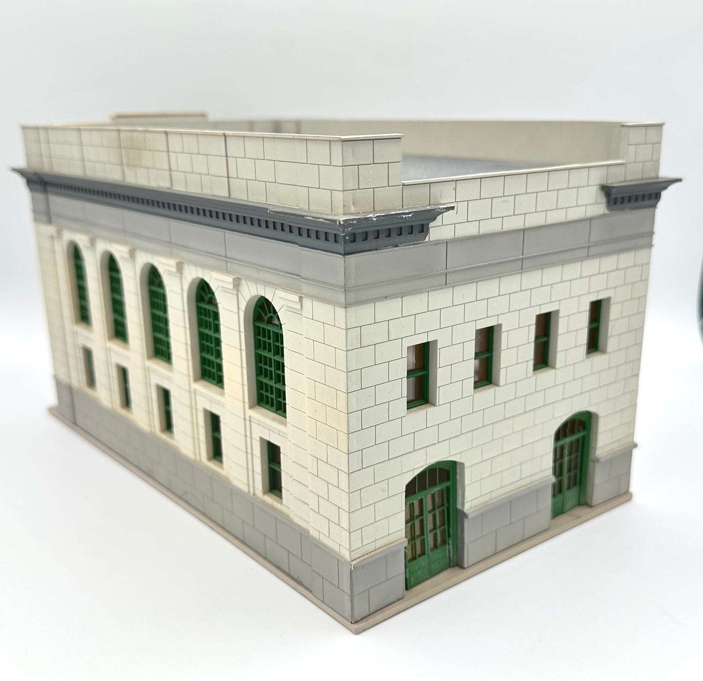 Walthers Cornerstone 933-3031 HO Scale Bailey Savings Loan BankCustom Painted Fully Assembled