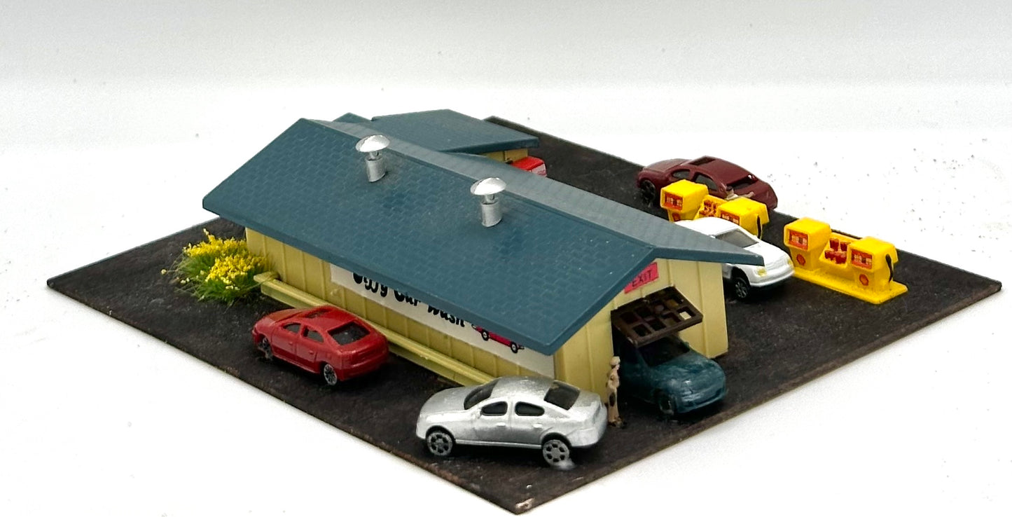Bachmann N Scale "Jiffy Car Wash" And Gas Station Diorama