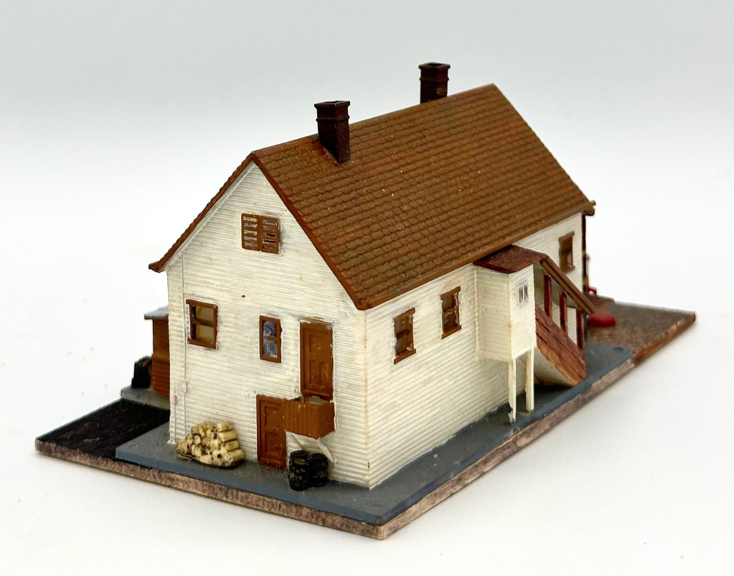 N Scale Old Style Gas Station/General Merchandising Fully Assembled Lighted Diorama