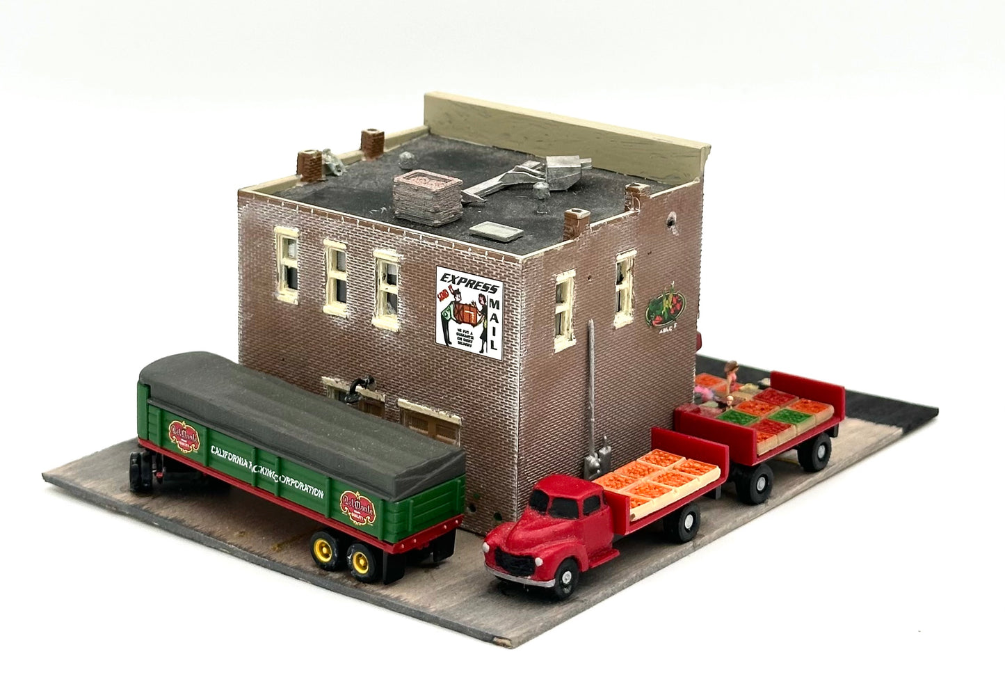 DPM N Scale Custom Painted/Weathered 2 Story Building"Fresh Market" Lighted