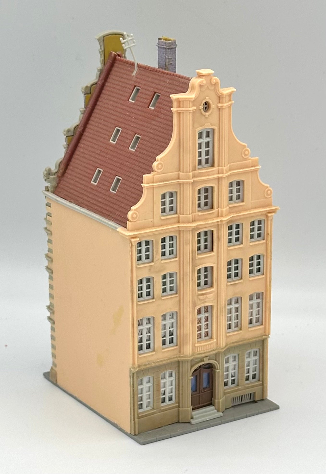 Kibri N Scale 6-Story Traditional German/Dutch Apartment Building, Fully Assembled.