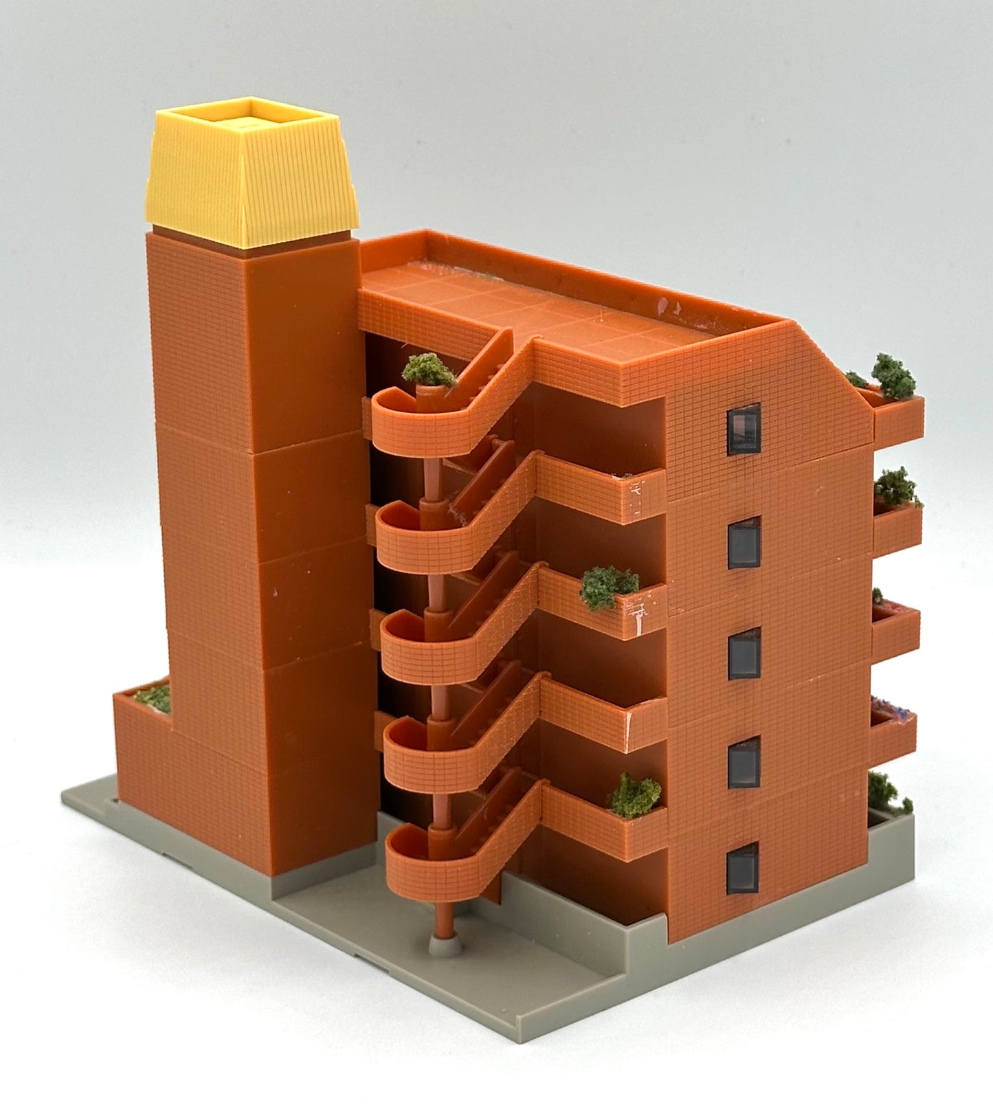 Tomix N Scale 5-Story Modern Apartment  Block with Balconies