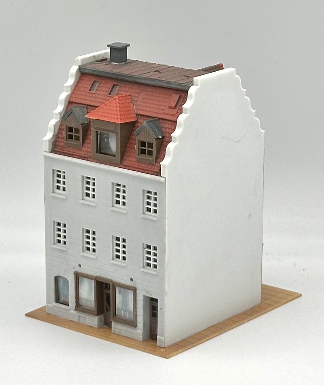 N Scale 4 Story Colonial Facade Apartments