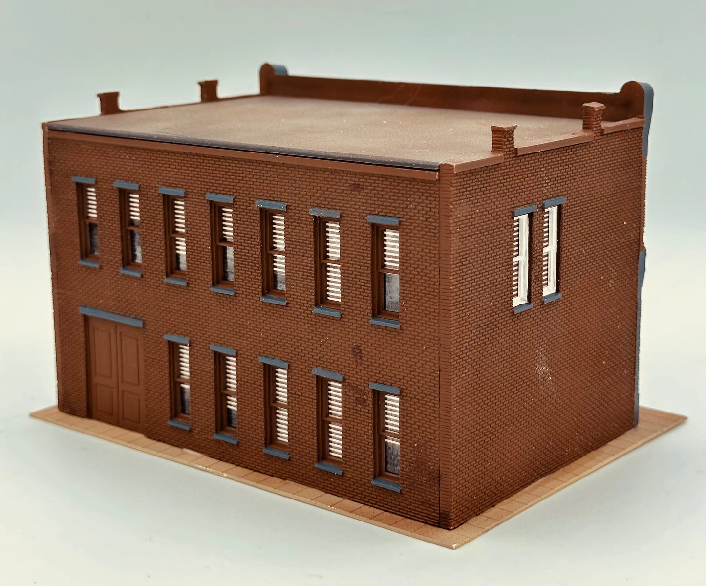 DPM HO Scale Fully Assembled High St. Block "Cafe Luna/The Cigar Shop " Lighted