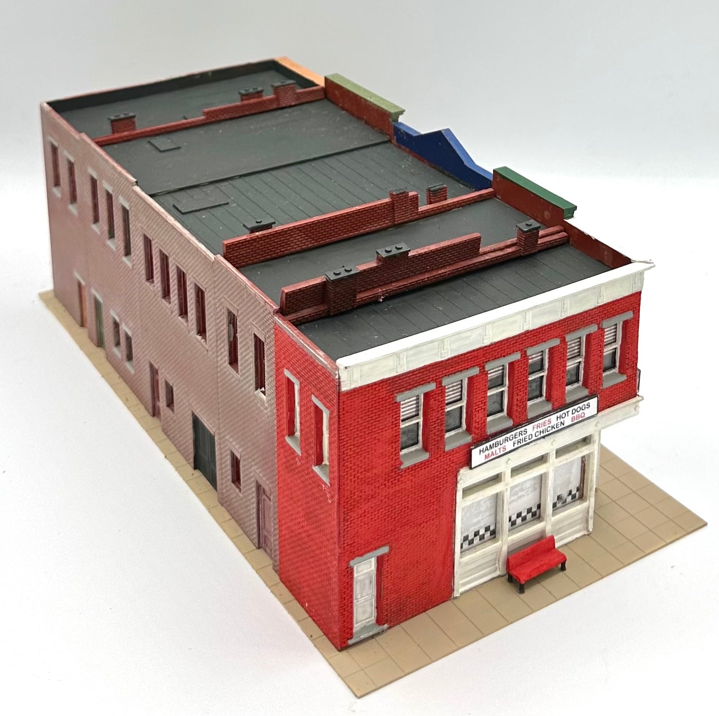 Walthers Cornerstone HO Scale Fully Assembled" Merchants Row 1" Buildings