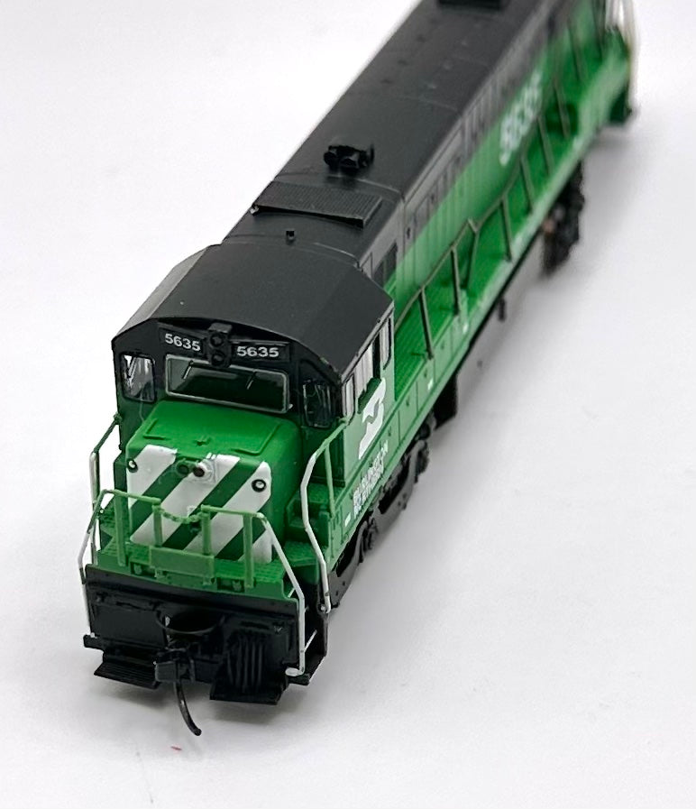 Arnold N Scale HN2218  Burlington Northern U25C DC Locomotive 5635