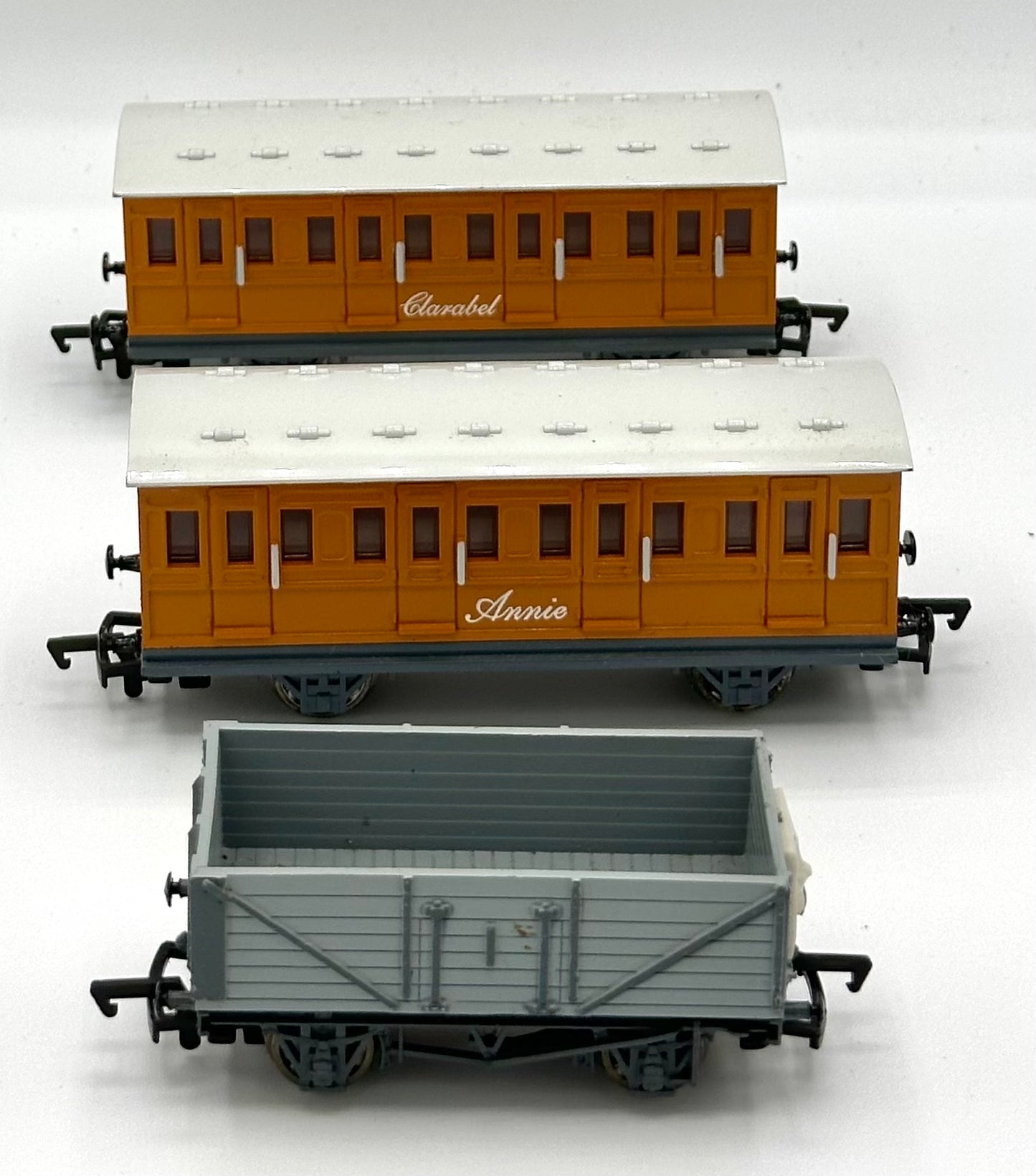 Bachmann HO Scale Thomas &amp; Friends Thomas "1" Engine + Coaches "Annie", "Clarabel " and Troublesome Trucks