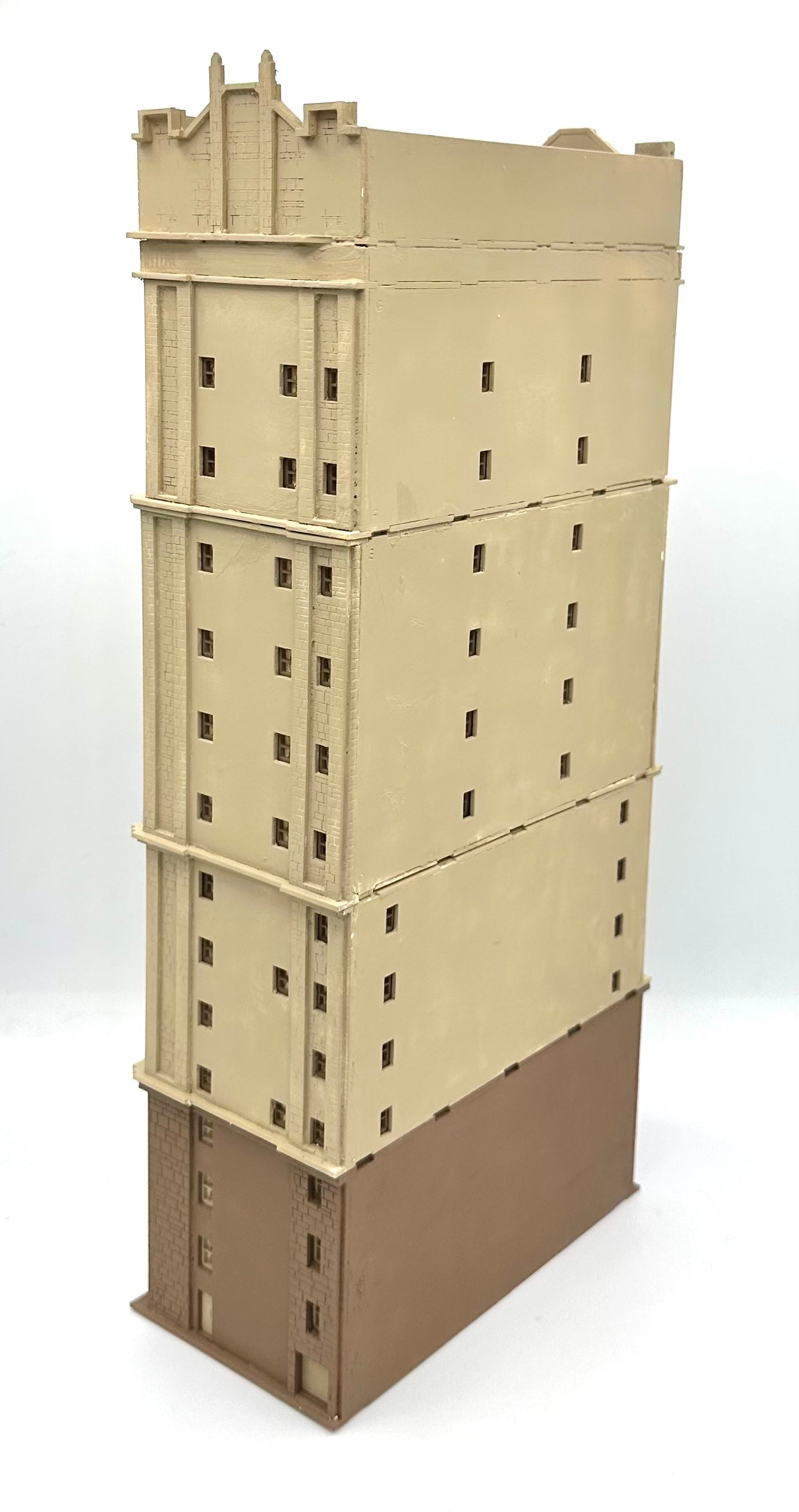 CWM N Scale Apartment/Condo 15-Story Custom Painted Tower Block  Lighted,