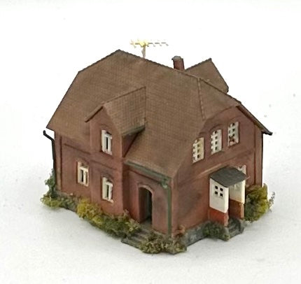 Kibri Z Scale 2-Story Custom Painted/Weathered Town House Lighted