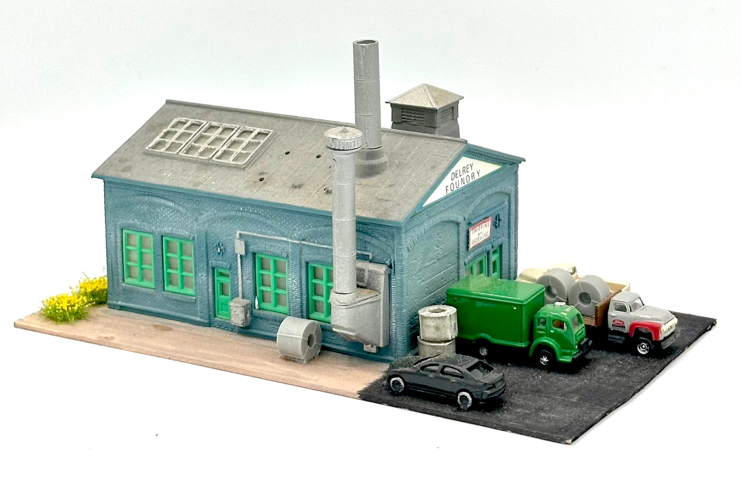 Revell N Scale Single Story Del Rey Foundry Diorama Lighted Fully assembled