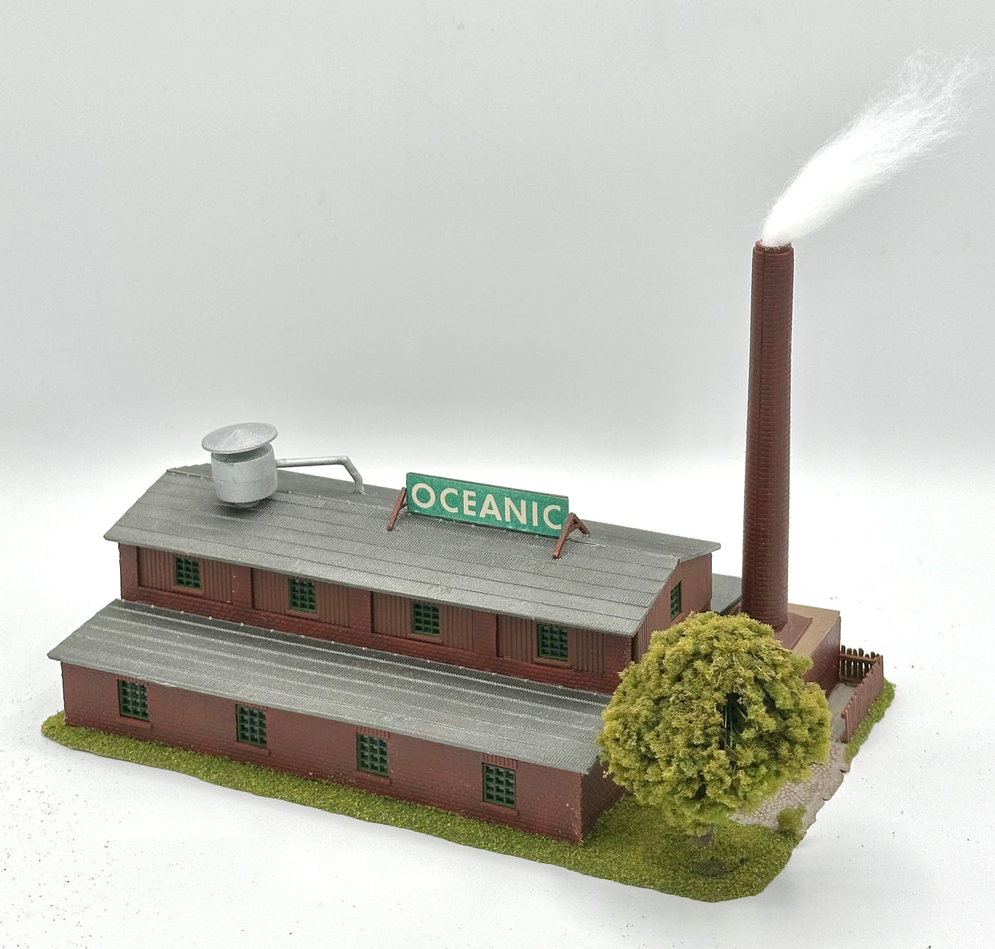 Atlas N Scale Oceanic Factory/ Maintenance Shop Fully Assembled