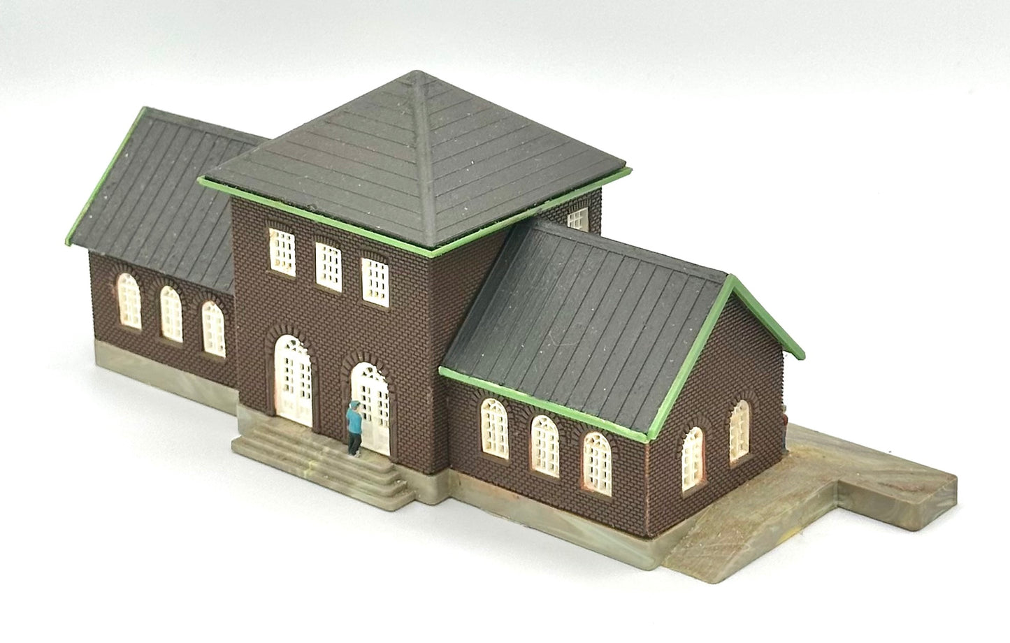 Heljan Con-Cor B640 N Scale Train Station Custom Painted Fully Assembled Lighted