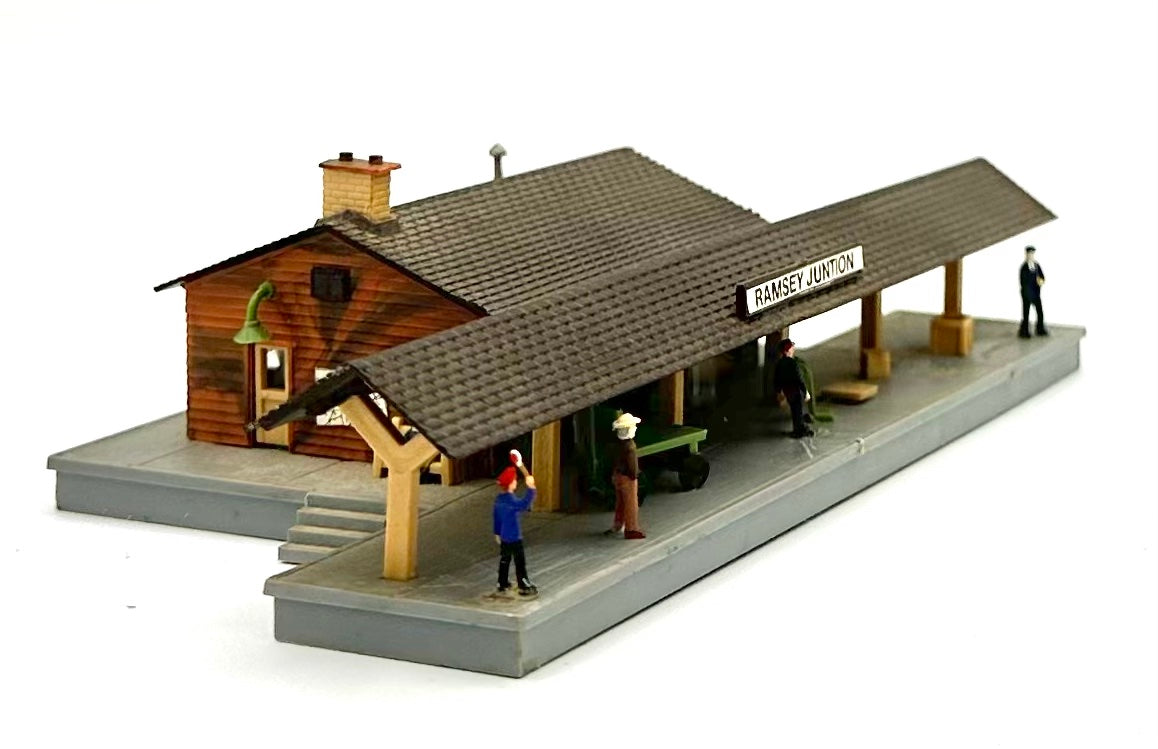 AHM N Scale 5899 "Ramsey Junction " Country Train Station, Fully Assembled.