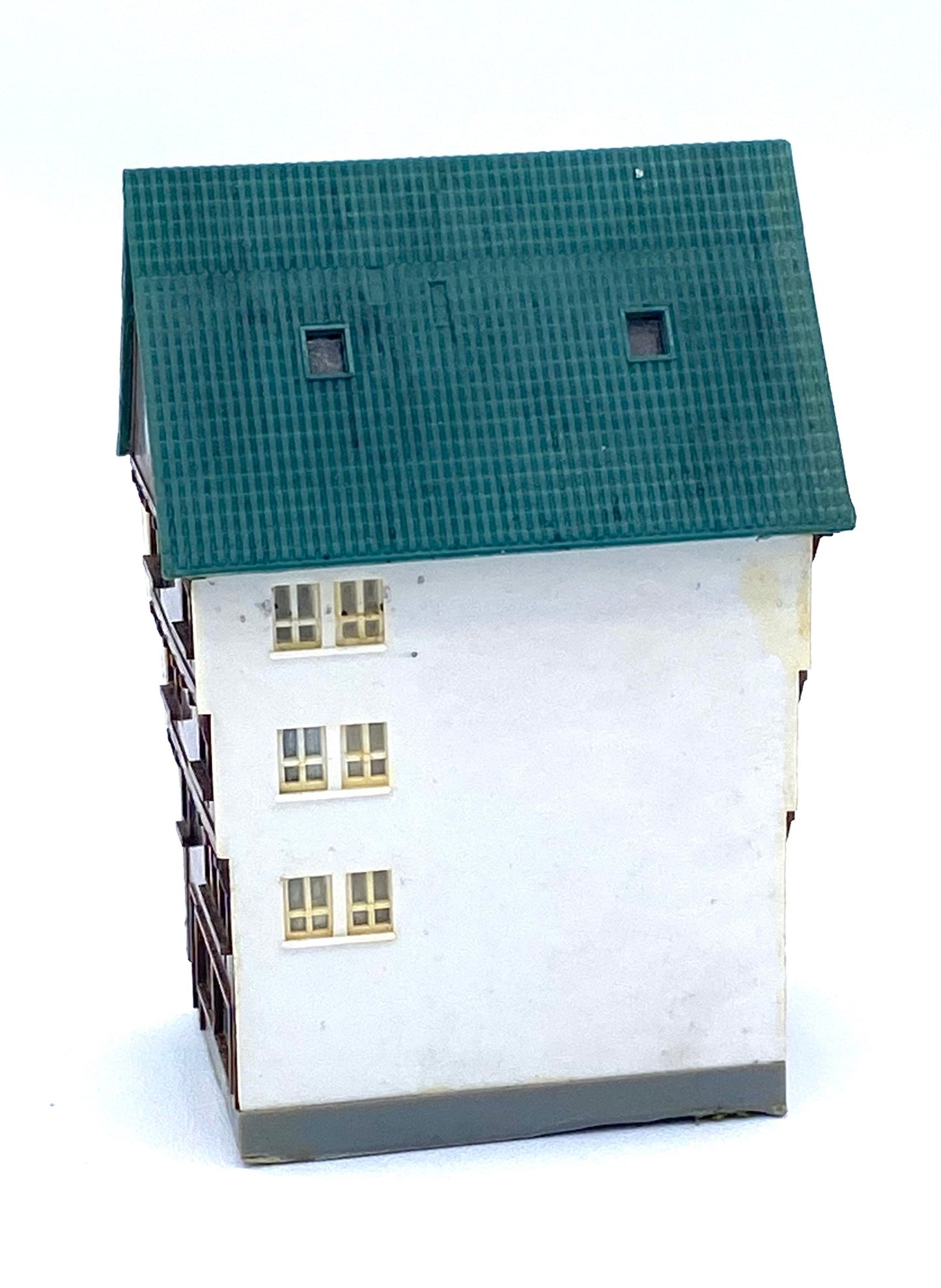 Kibri Z Scale 5-Story Apartments/ Ground Floor Shops Custom Painted Full Assembled