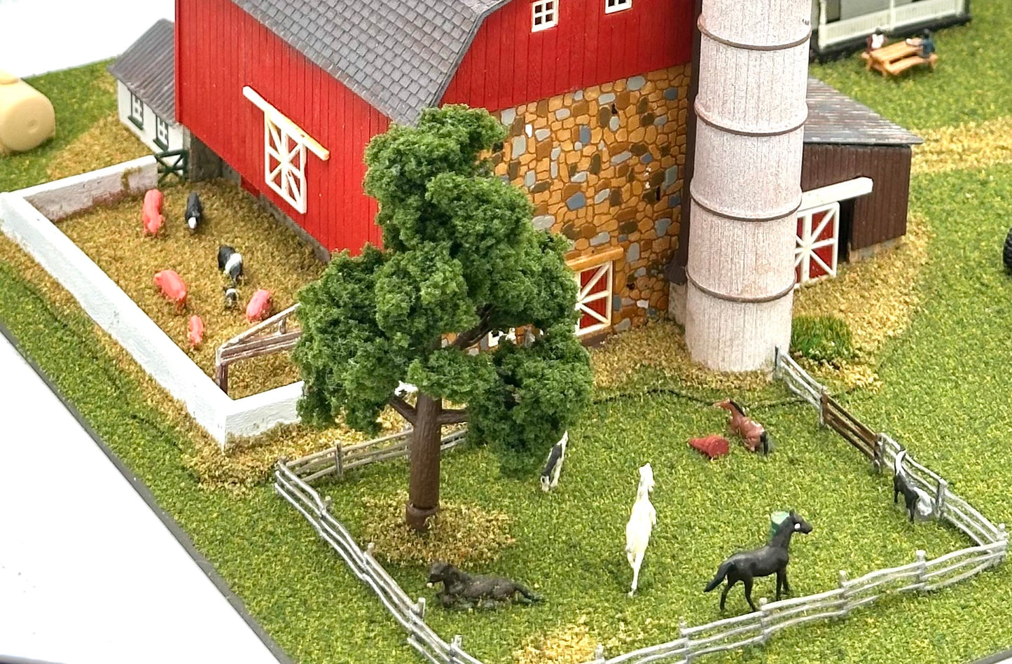 Model Power N Scale 1517 Custom Barn, Farm House, Chicken Coop, Silo, Farm Yard Diorama