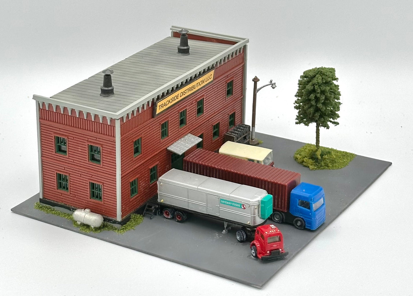 Heljan Con-Cor N Scale Weathered Custom Furniture Factory Diorama