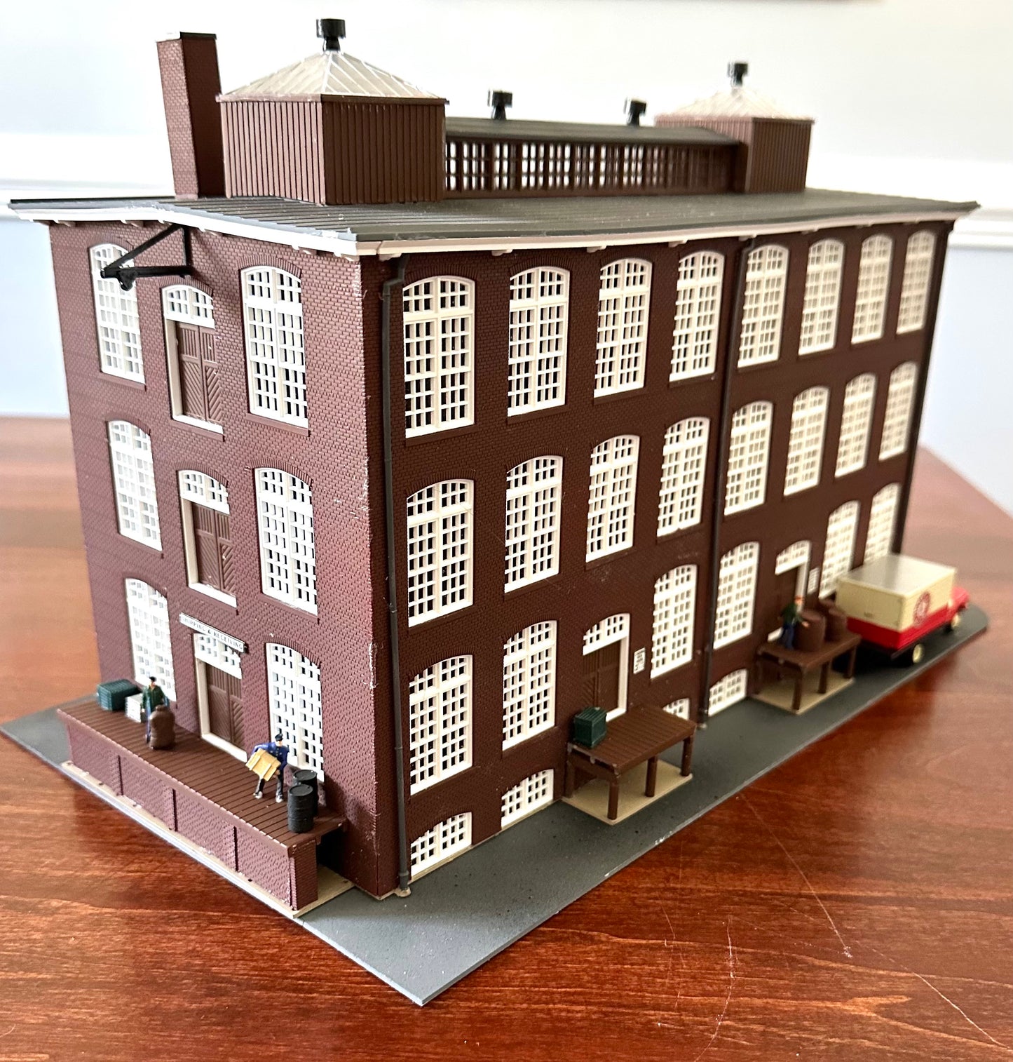 Walthers Cornerstone 933-306 HO Scale Front St. Warehouse Custom Painted Fully Assembled Diorama