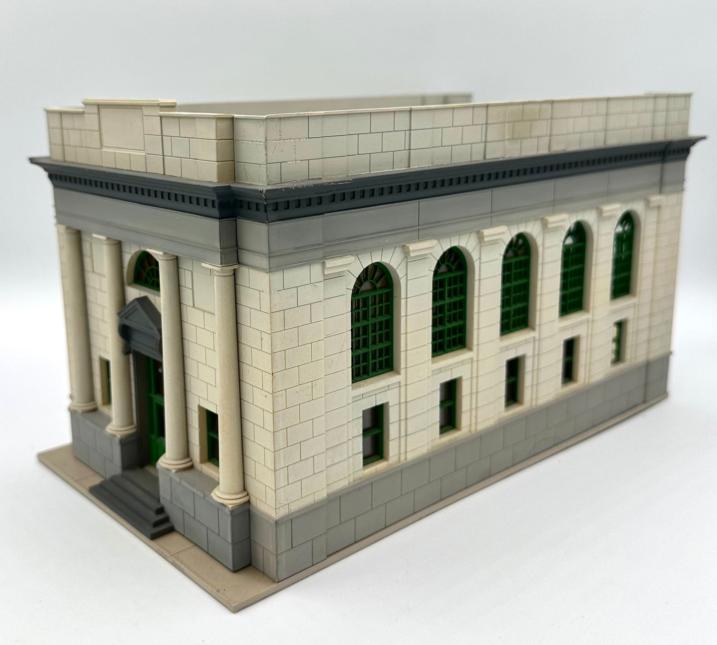 Walthers Cornerstone 933-3031 HO Scale Bailey Savings Loan BankCustom Painted Fully Assembled