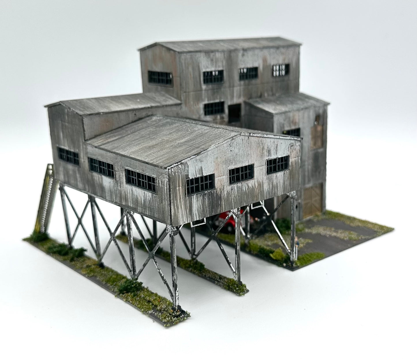 Walthers Cornerstone 933-3836 N Scale Custom Painted/Weathered Fully Assembled New Diorama