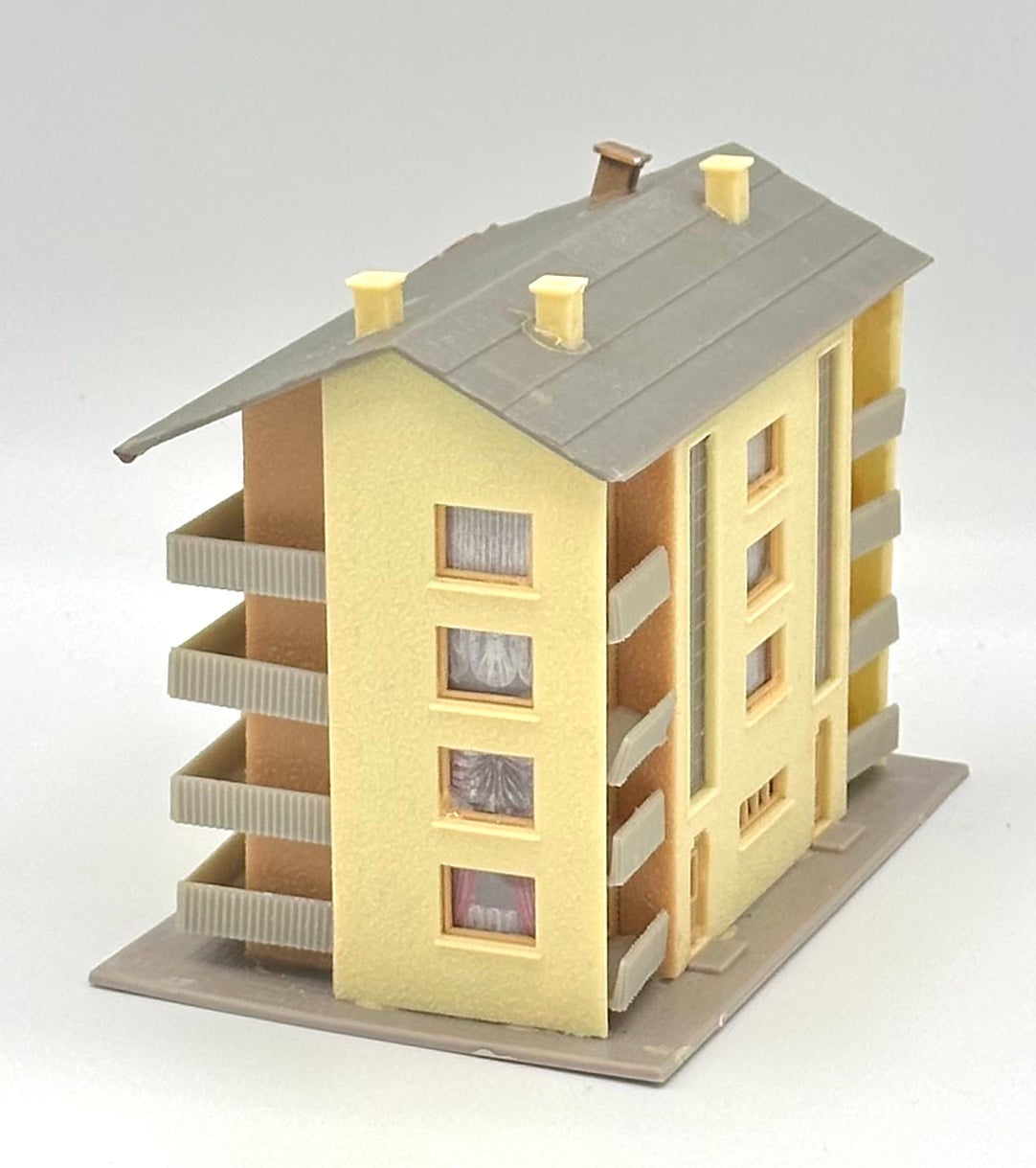 Vollmer N Scale Modern 4-Story Apartment Complex.