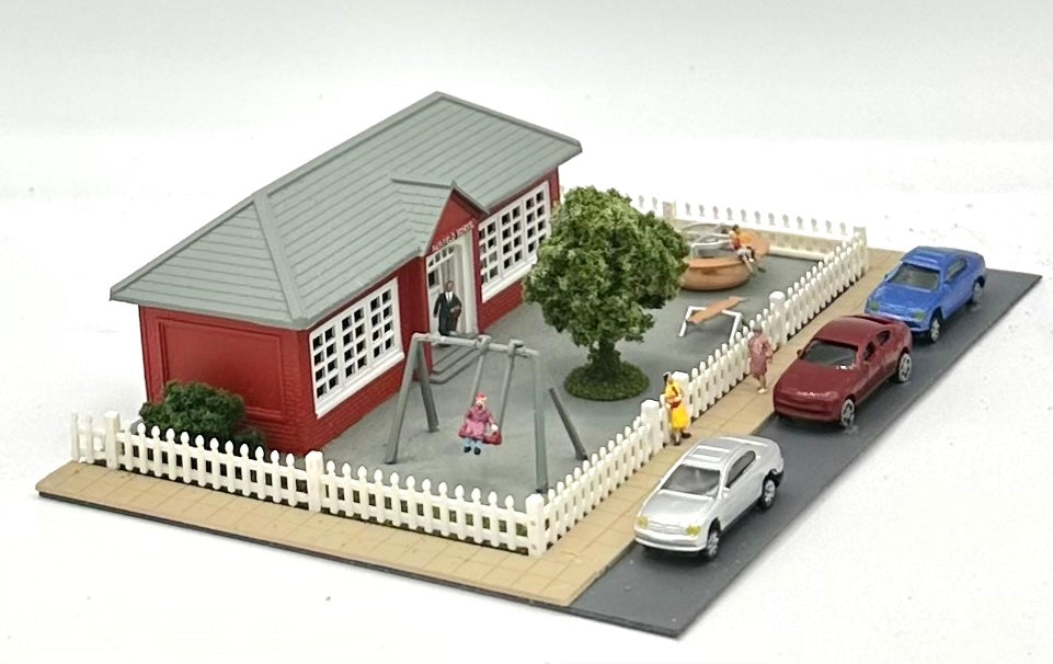 Bachmann N Scale 55-7307 "SchoolHouse/Playground" Diorama