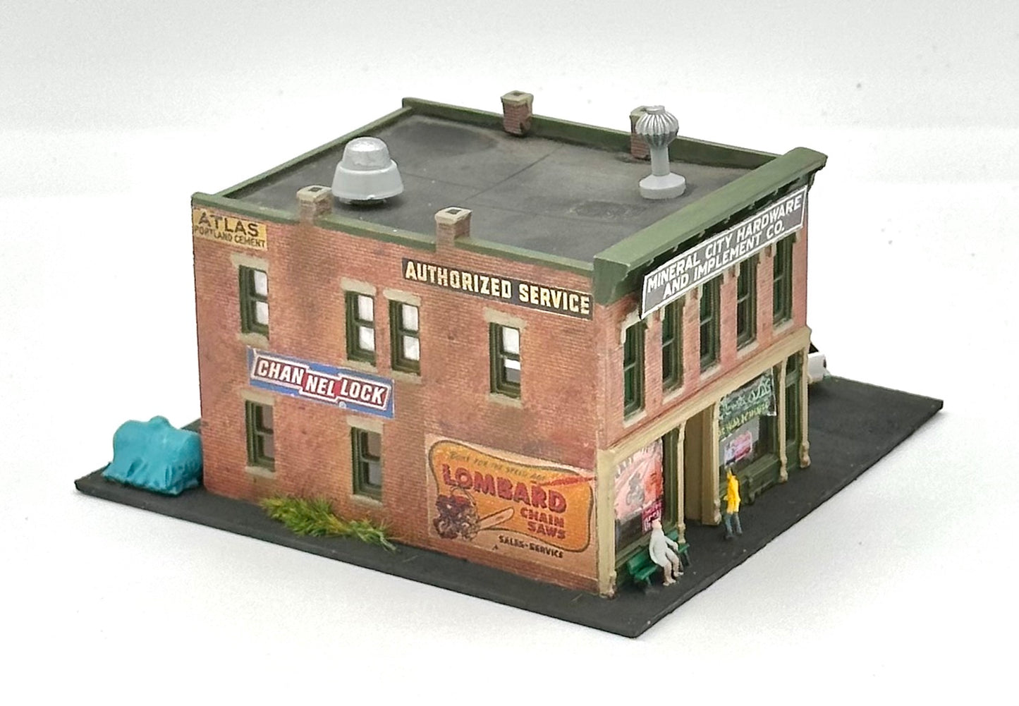 DPM N Scale Custom Painted/Weathered "Mineral City Hardware" Fully Assembled Lighted New Diorama