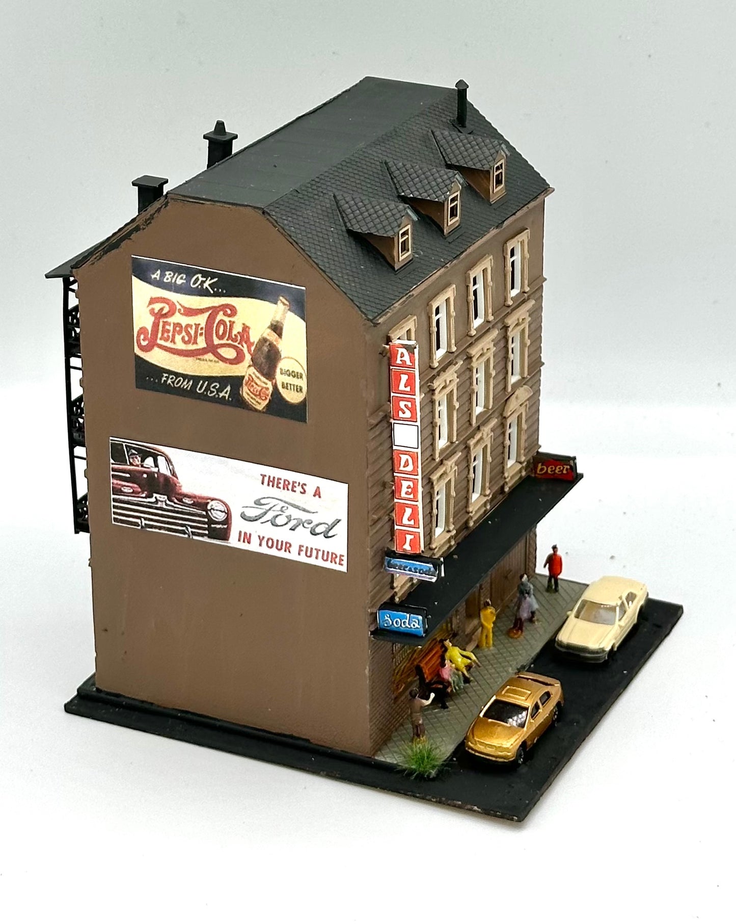 Pola N Scale Custom Painted 5-Story Apartment Building/Als Deli, New Diorama