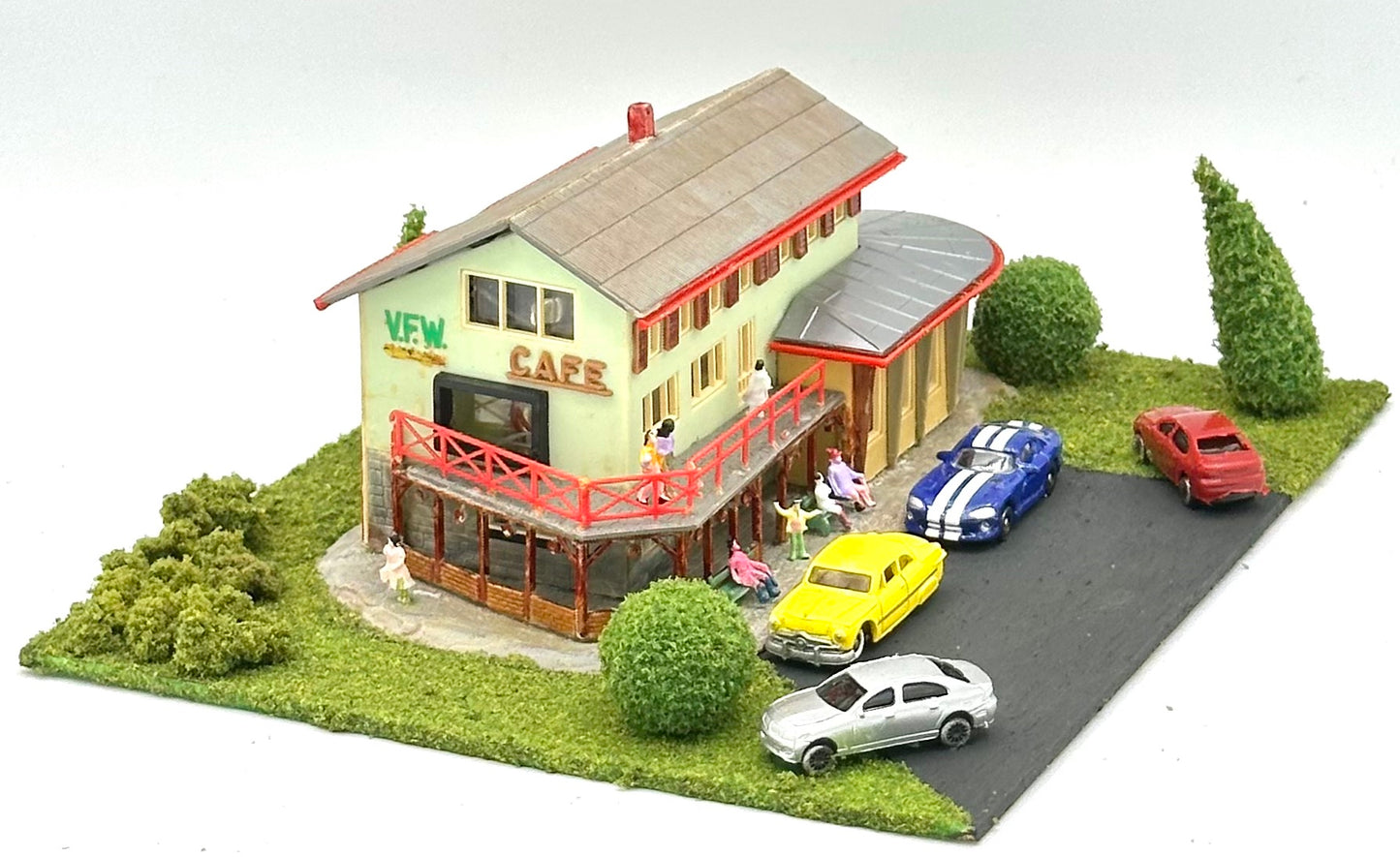 N Scale Custom Painted Modern Cafe Fully Assembled Lighted New Diorama.