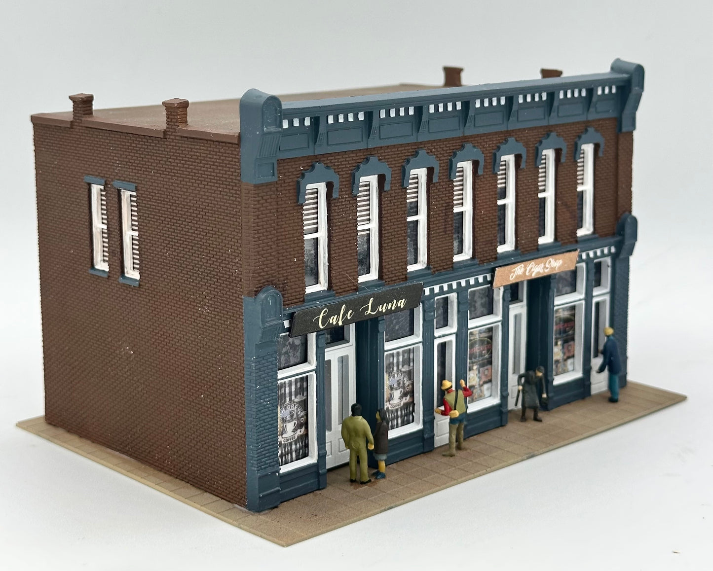 DPM HO Scale Fully Assembled High St. Block "Cafe Luna/The Cigar Shop " Lighted