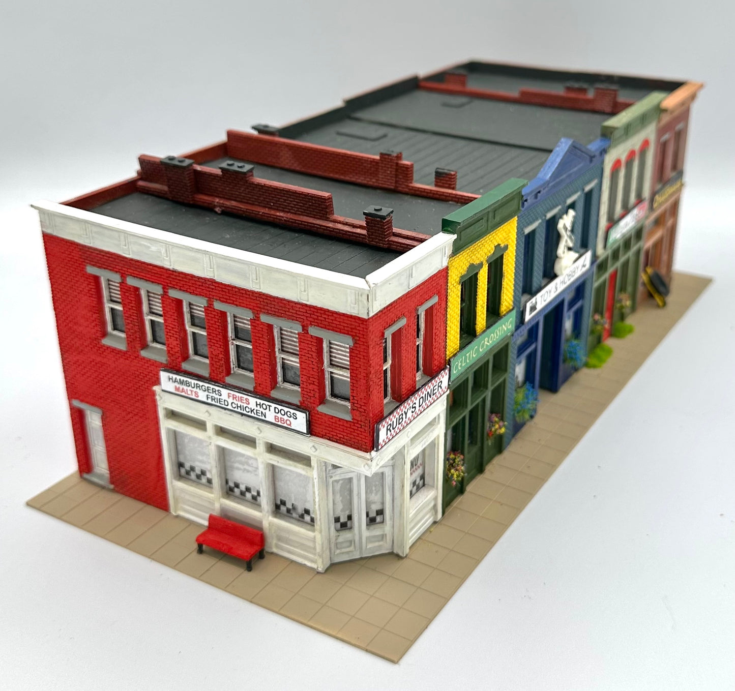 Walthers Cornerstone HO Scale Fully Assembled" Merchants Row 1" Buildings