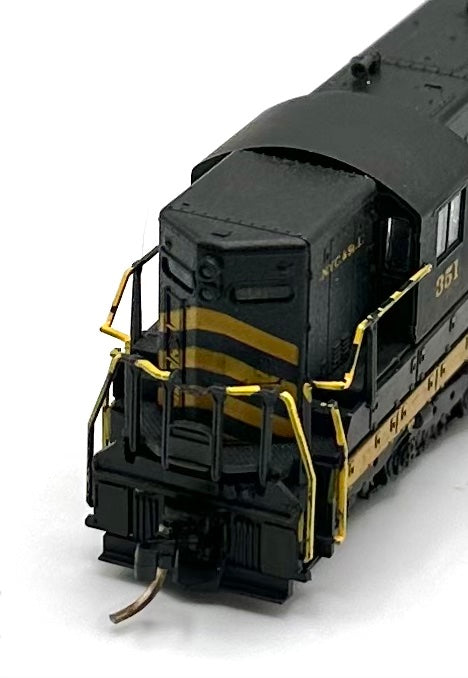 Atlas/Kato N Scale  4538 Nickel Plate Road  EMD SD9 DC Locomotive 351