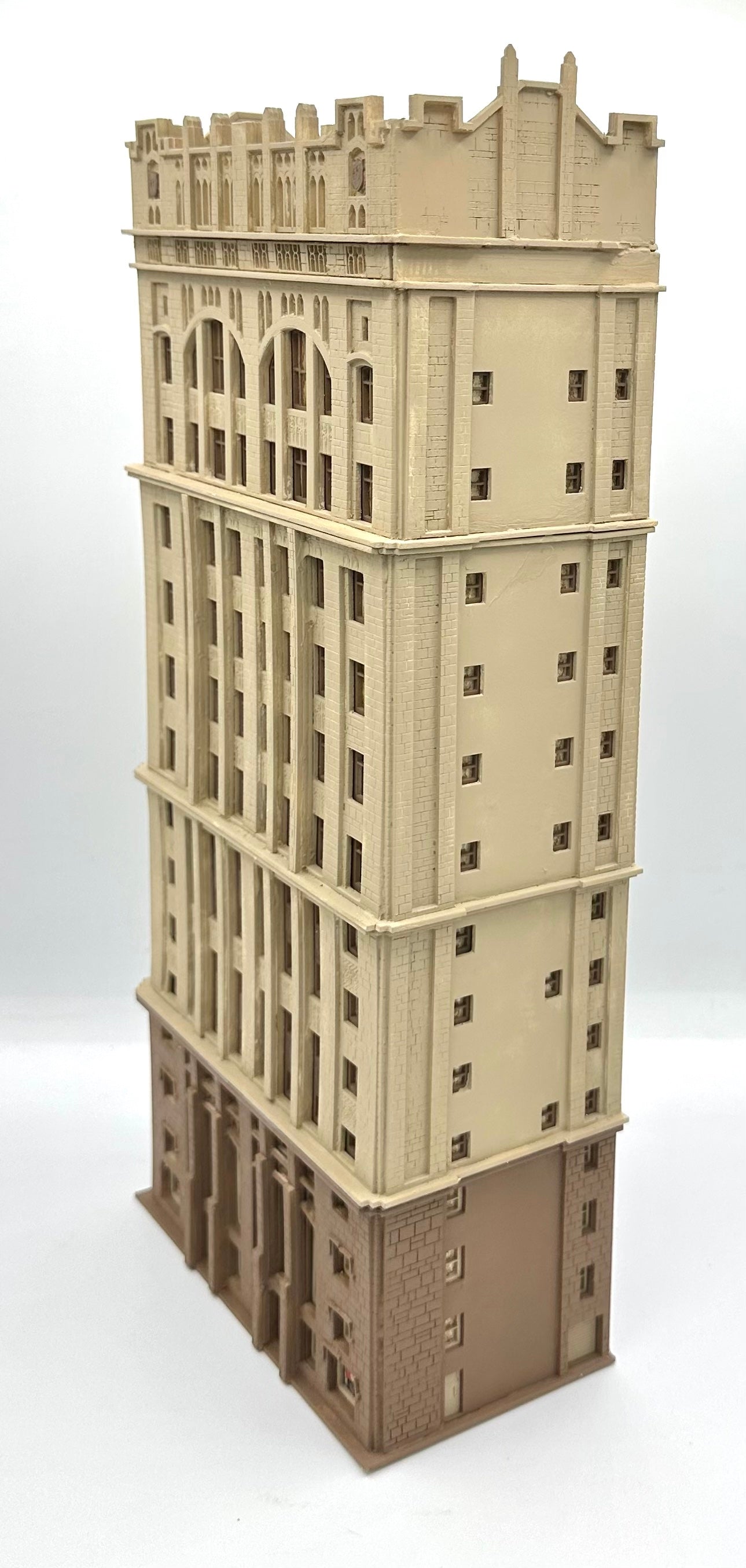 CWM N Scale Apartment/Condo 15-Story Custom Painted Tower Block  Lighted,