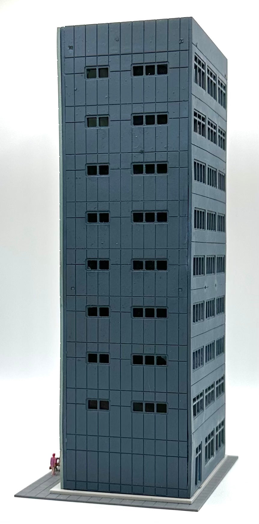 N Scale 9 Story Office Building Customized Paint,Window Treatment, Side Walk Figures