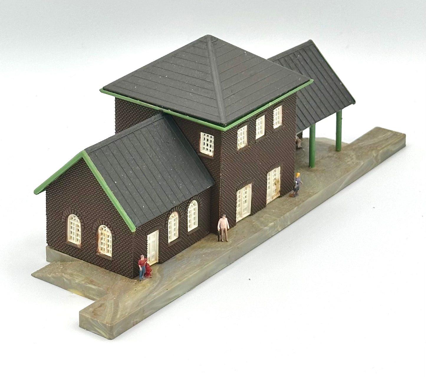 Heljan Con-Cor B640 N Scale Train Station Custom Painted Fully Assembled Lighted