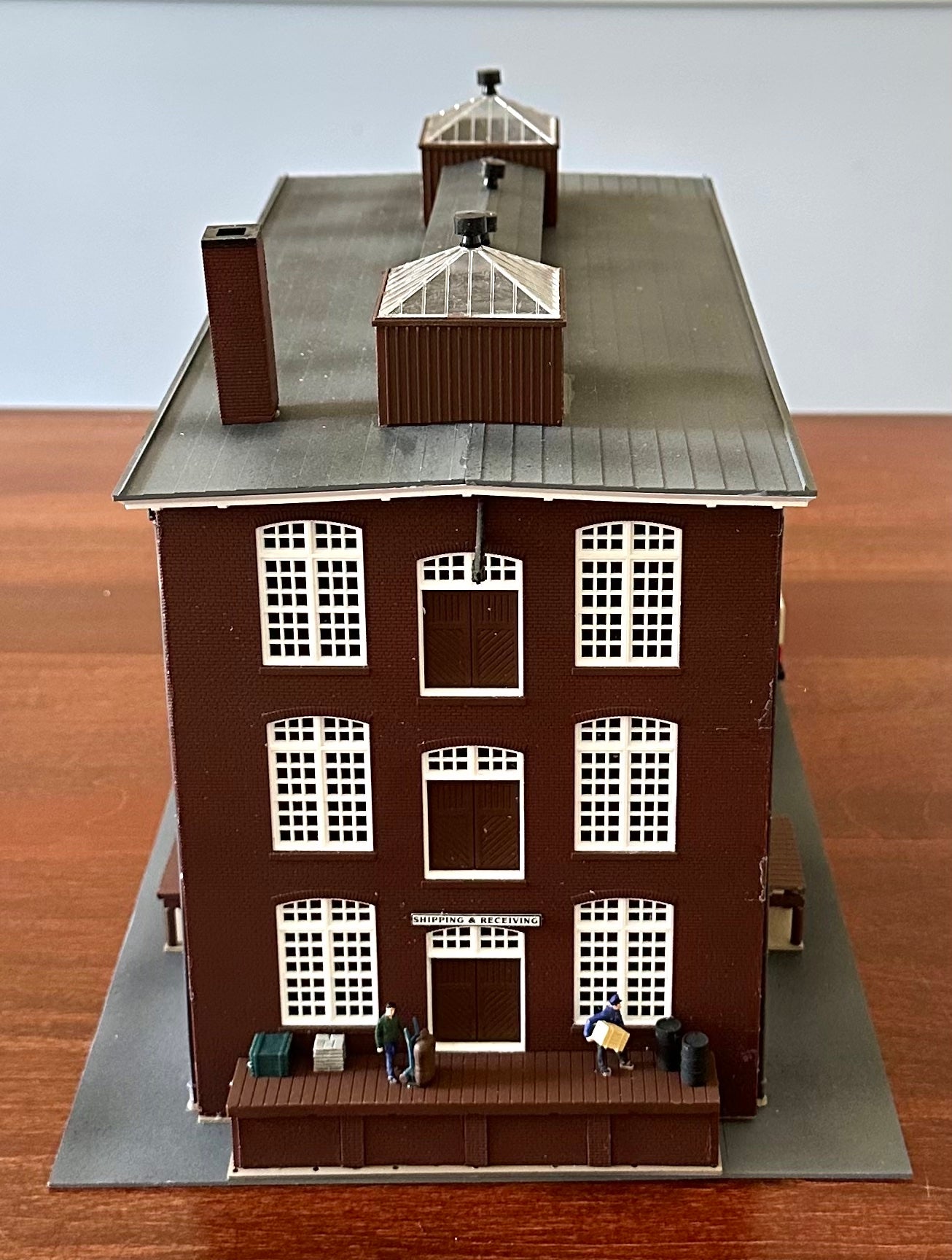 Walthers Cornerstone 933-306 HO Scale Front St. Warehouse Custom Painted Fully Assembled Diorama