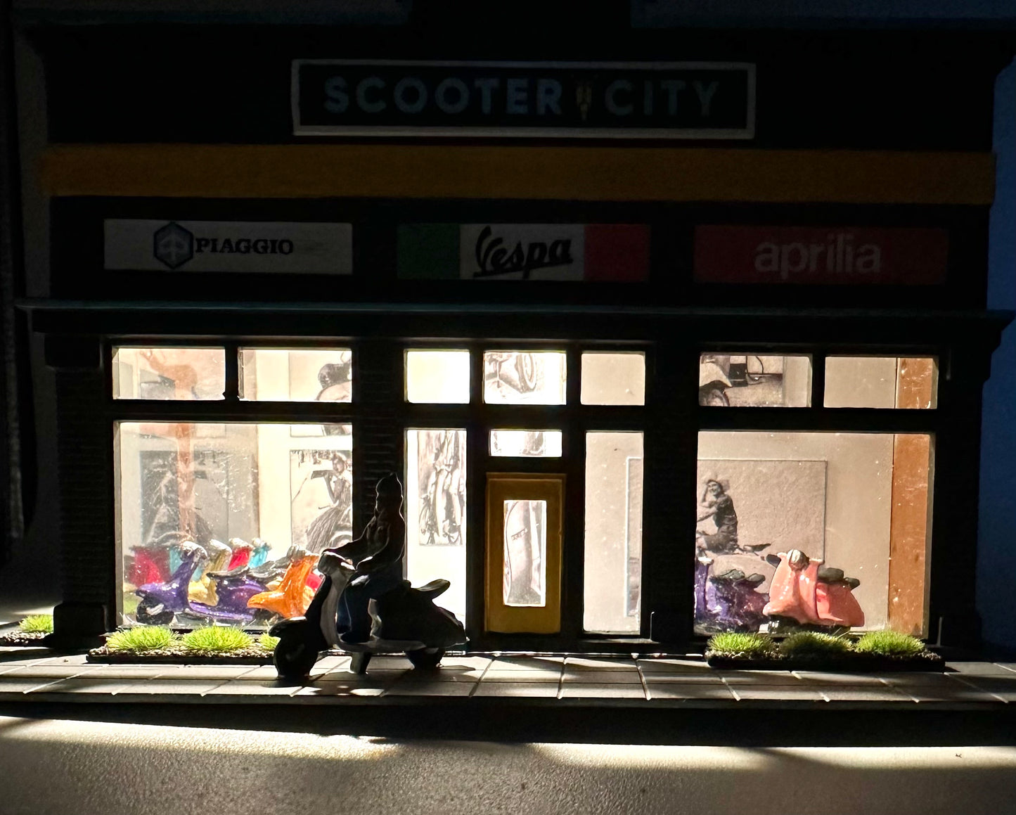 DPM HO Scale Custom Painted "Scooter City" Fully Assembled Lighted Diorama